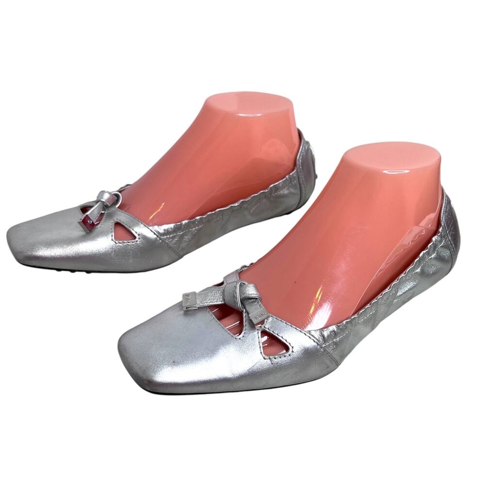 Tod's Metallic Silver Leather Ballet Gommino Flats Bows & Cut-out Women's Size 8 - Picture 2 of 16